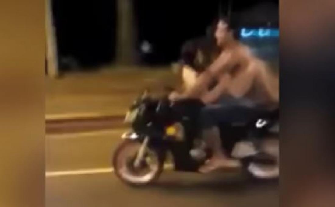 Ζευγάρι κάνει σεξ πάνω σε μοτοσικλέτα εν κινήσει