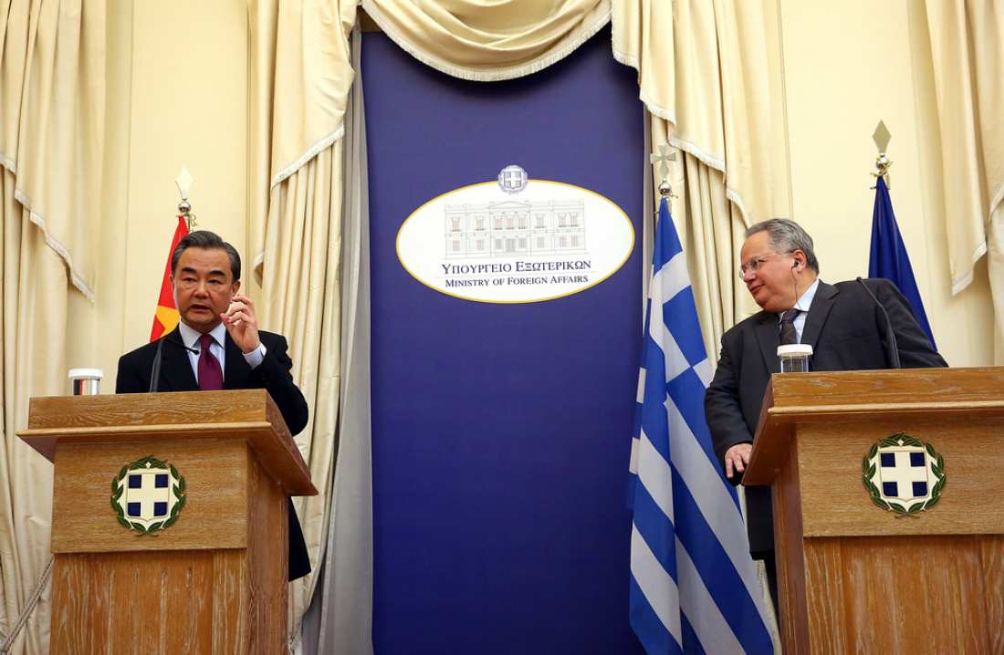 Συνάντηση Κοτζιά με τον Κινέζο ομόλογό του-“Στέρεες και αξιόπιστες οι ελληνο-κινεζικές σχέσεις”
