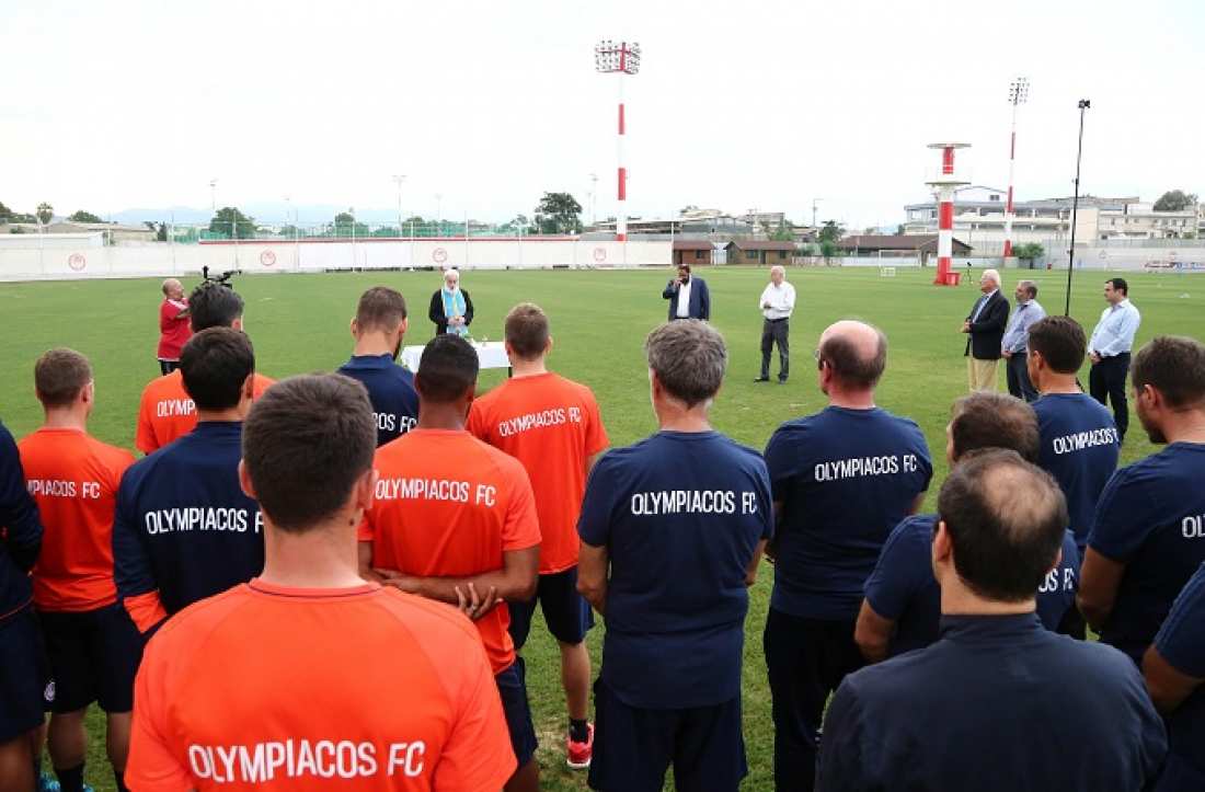 Αγιασμός για τον Ολυμπιακό, παρουσία Μαρινάκη (ΦΩΤΟ)