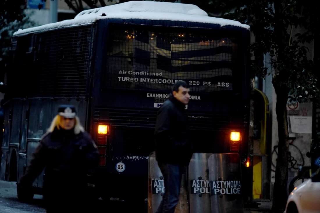 Συναγερμός στην ΕΛ.ΑΣ.: Πυροβολισμοί έξω από τα γραφεία του ΠΑΣΟΚ-Τραυματίστηκε αστυνομικός