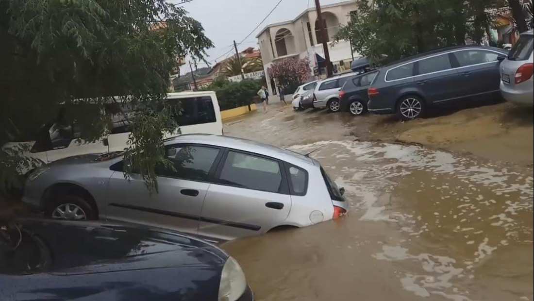 «Μέδουσα»: Ανελέητα πλήττεται η Σιθωνία στην Χαλκιδική-Υπερχείλισαν ποταμοί-Ένας νεκρός στην Αμφιλοχία