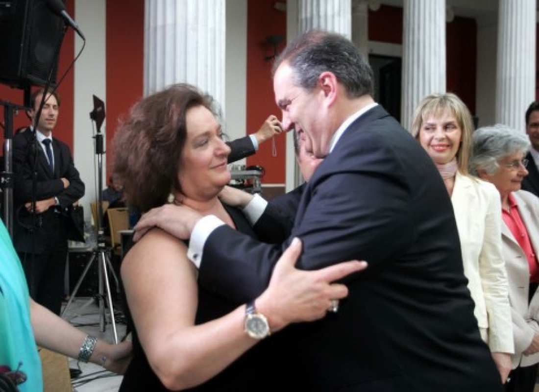 Παρουσία του πρώην πρωθυπουργού και προέδρου της ΝΔ, Κώστα Καραμανλή, βραβεύεται αύριο το πρωί στην αίθουσα του Δημοτικού Θεάτρου Λαμίας, η πρώην υπουργός και ευρωβουλευτής Μαριέττα Γιαννάκου για την πολύχρονη προσφορά της στην Παιδεία και στον δημόσιο βίο.
