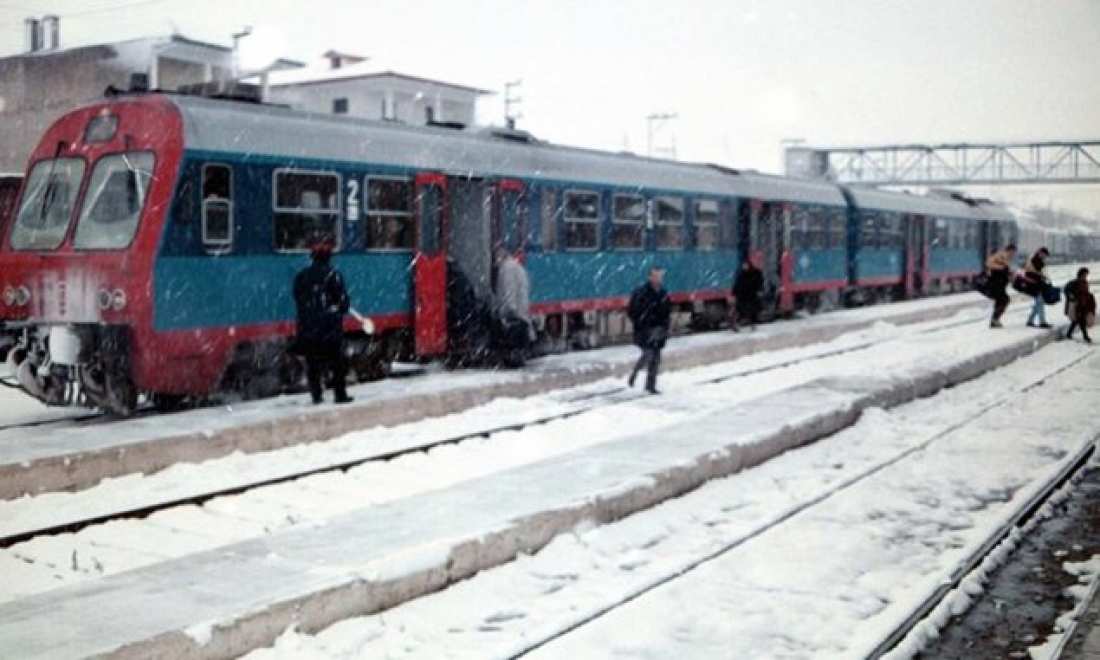 Για πάνω από 6 ώρες ακινητοποιήθηκε τρένο λόγω του χιονιά