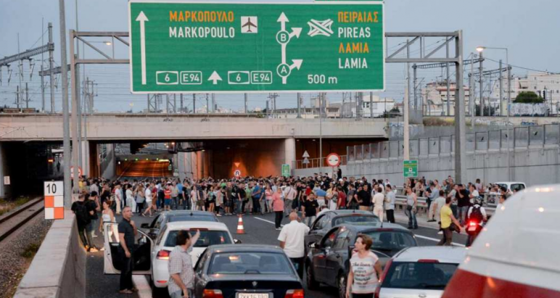 Νέα πορεία διαμαρτυρίας των κατοίκων του Μενιδίου-Έκλεισαν για μισή ώρα την Αττική Οδό προς αεροδρόμιο