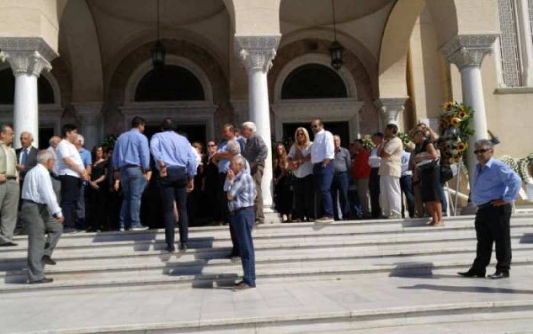 Θρήνος και σπαραγμός στην κηδεία της κόρης του Ν. Νικολόπουλου (φωτο)