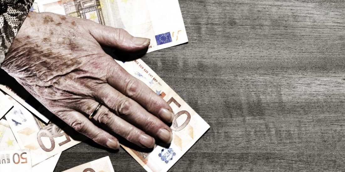 Τα δυο στάδια περικοπής των συντάξεων 