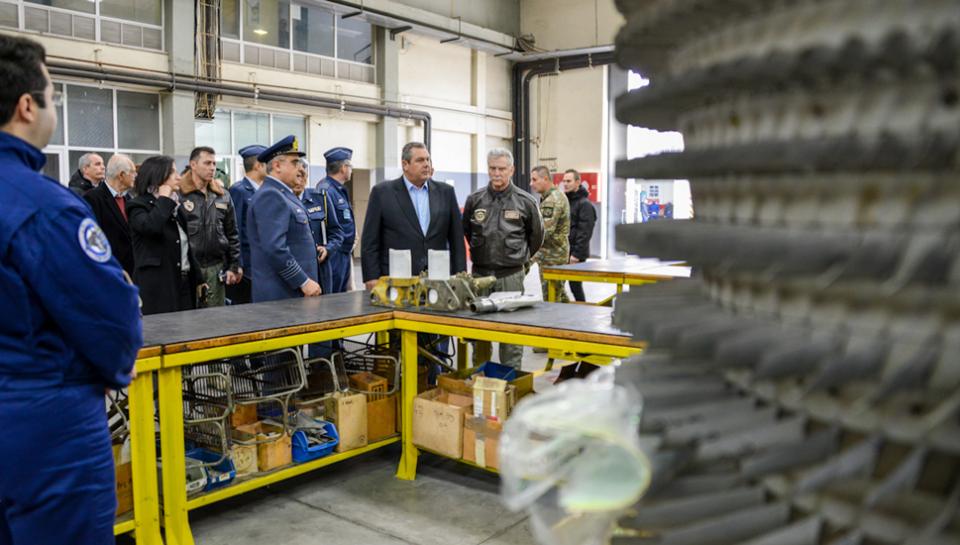 Επίσκεψη Π. Καμμένου στο Κρατικό Εργοστάσιο Αεροσκαφών (ΦΩΤΟ)