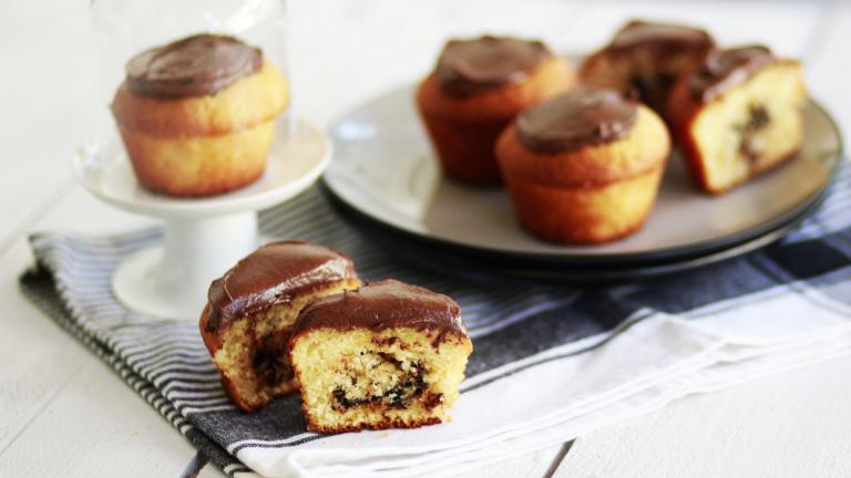 Τι θα φάμε σήμερα; Λαχταριστά muffins γεμιστά με τρουφάκια καρύδα - σοκολάτα