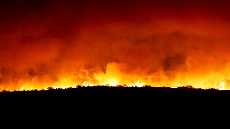 Τιτάνια μάχη των πυροσβεστών με τις φλόγες στην Καβάλα