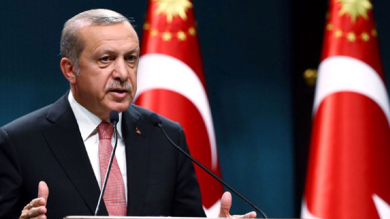 Εξακολουθεί να διατηρεί τεντωμένες στο σκοινί τις σχέσεις Τουρκίας-ΗΠΑ ο Σουλτάνος
