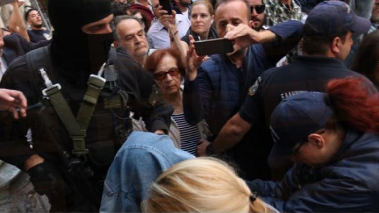 Απαγωγή Λεμπιδάκη: "Ντροπή σας", φώναζε ο κόσμος έξω από τα Δικαστήρια Ηρακλείου (ΦΩΤΟ)