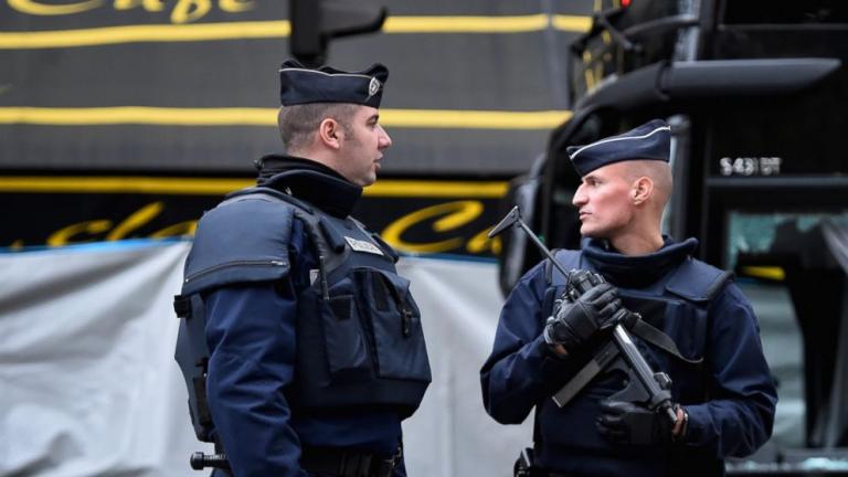 Τρόμος στο Παρίσι! Βρέθηκε φορτηγό «βόμβα» με φιάλες βενζίνης