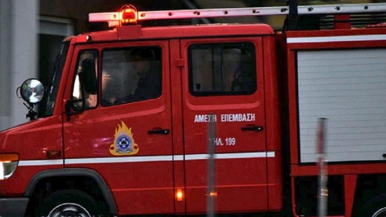 Επικίνδυνη πυρκαγιά σε τυροκομείο στο Άργος (ΦΩΤΟ)