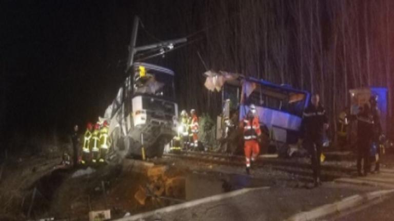 Ανείπωτη τραγωδία στην Γαλλία: Σύγκρουση σχολικού λεωφορείου με τρένο -Τέσσερα νεκρά παιδιά και τουλάχιστον 20 τραυματίες (ΦΩΤΟ-ΒΙΝΤΕΟ)