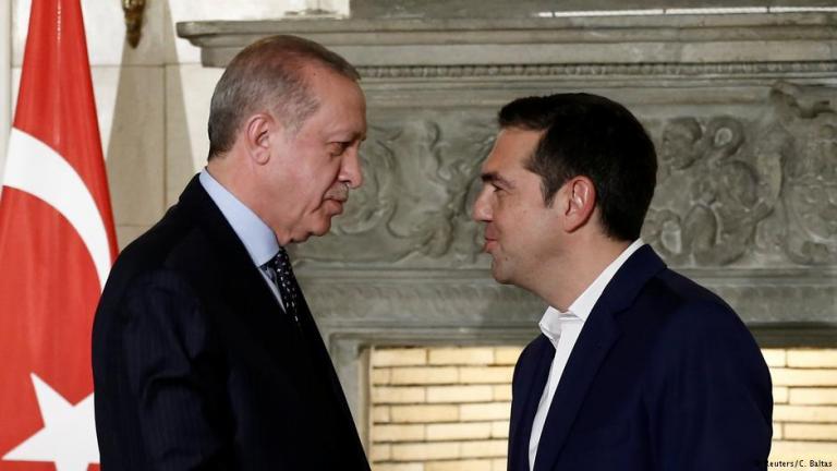 Spiegel: «Ο Ερντογάν βάζει τις φωνές και ο Τσίπρας πάει πάσο»