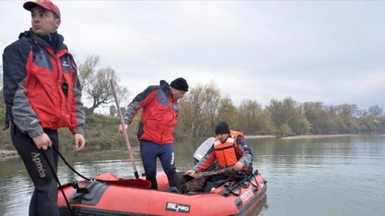 Αγωνία για την τύχη των δύο ψαράδων που αναποδογύρισε η βάρκα τους ενώ ψάρευαν στην στη λίμνη Μικρή Βόλβη της Θεσσαλονίκης