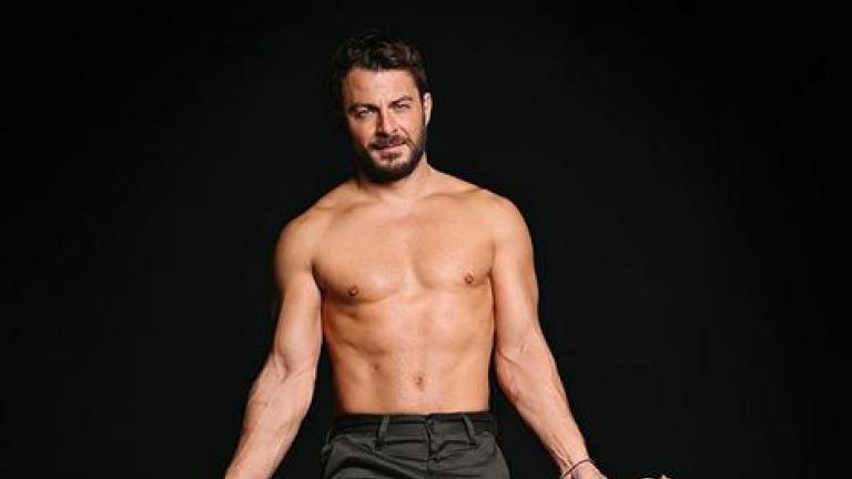 Hot! Ο Γιώργος Αγγελόπουλος έχει γενέθλια και ποζάρει γυμνός! (ΦΩΤΟ)