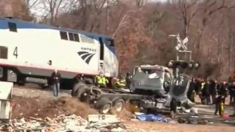 ΗΠΑ: Τρένο που μετέφερε μέλη του Κογκρέσου συγκρούστηκε με φορτηγό-Δείτε live εικόνα από το σημείο