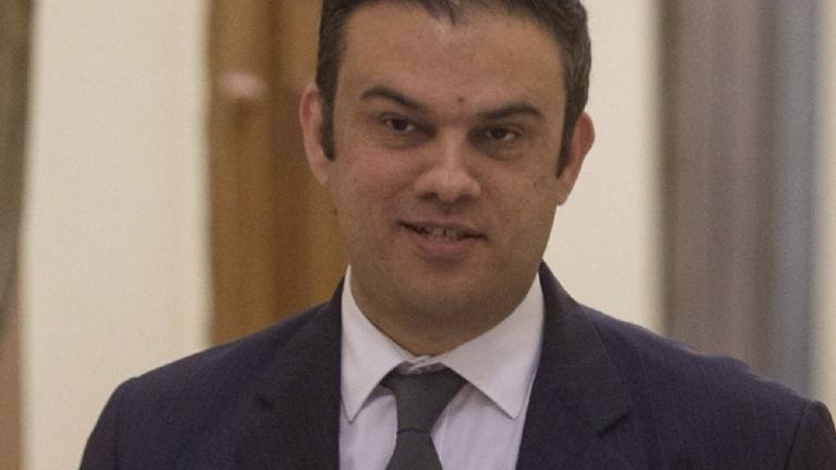 Ο Σπύρος Καπράλος, ο οποίος εκτελούσε χρέη διευθυντή στο γραφείο Τύπου της ΝΔ στην Βουλή, παραιτήθηκε από την θέση του