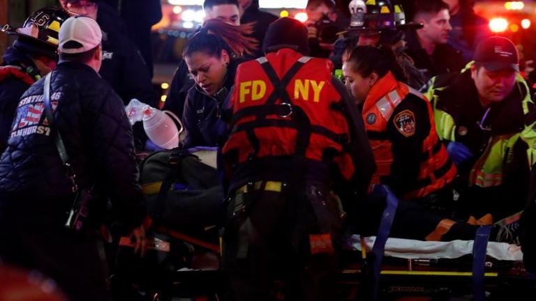 Τρόμος στη Νέα Υόρκη - Πέντε νεκροί από συντριβή ελικοπτέρου (ΒΙΝΤΕΟ)