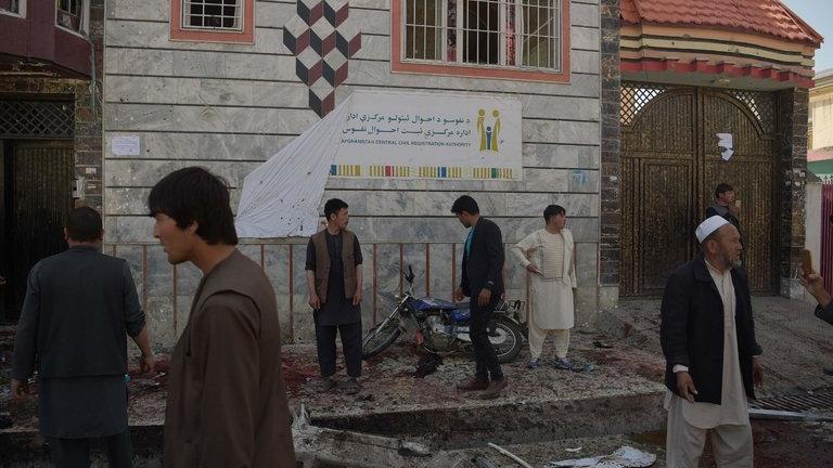 Αφγανιστάν: Δεκάδες τα θύματα από την επίθεση καμικάζι σε κέντρο καταγραφής ψηφοφόρων στην Καμπούλ 