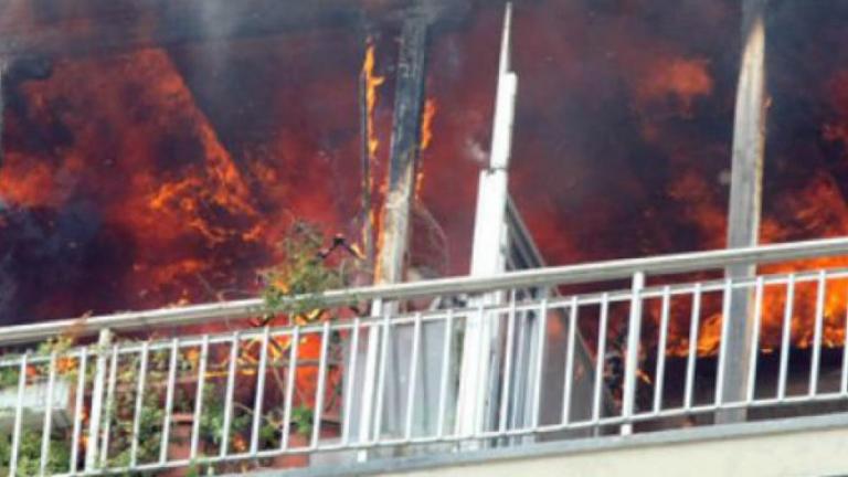 Ένας νεκρός εντοπίστηκε σε διαμέρισμα στον Πειραιά κατά τη διάρκεια κατάσβεσης πυρκαγιάς 