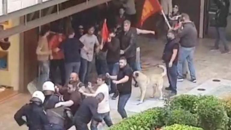 Επεισόδια στη Θεσσαλονίκη - Διαδηλωτής έριξε μπουνιά σε αστυνομικό! (ΒΙΝΤΕΟ)