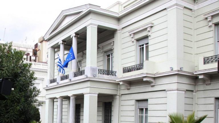 Καταδίκη ΥΠΕΞ για τις φθορές στην πρεσβεία της Γαλλίας από αντιεξουσιαστές 