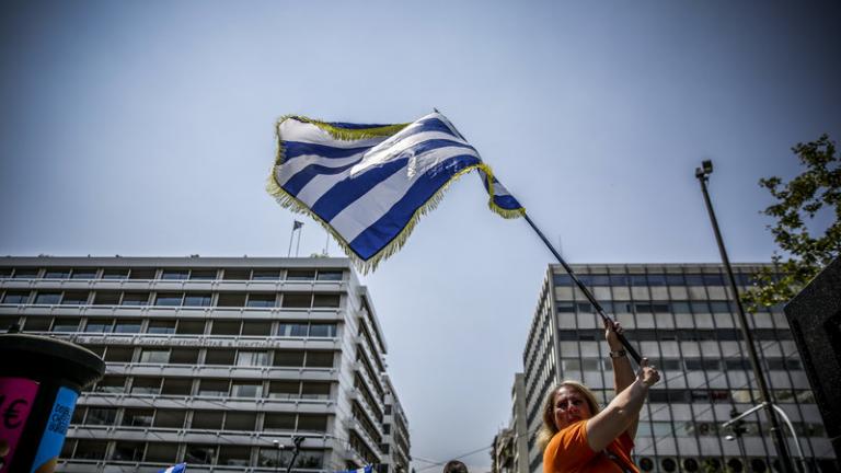 Συγκέντρωση στο Σύνταγμα με αίτημα την απελευθέρωση των δύο Ελλήνων στρατιωτικών (ΦΩΤΟ)