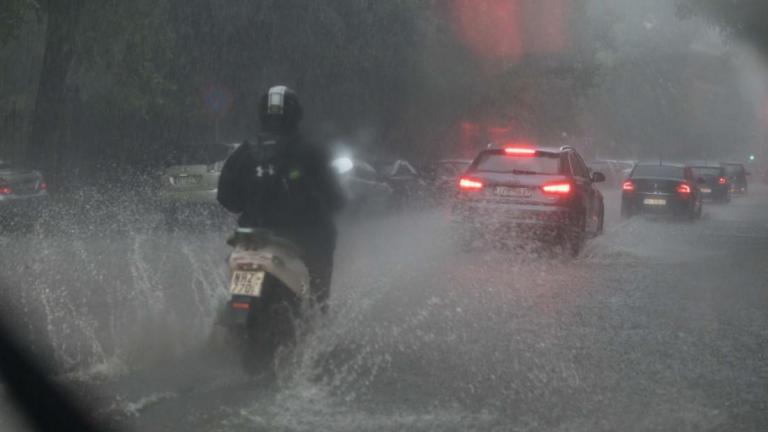 Βροχές και καταιγίδες θα συνεχιστούν και την Παρασκευή (11/5) σε όλη την χώρα-Πλημμύρισε η Θεσσαλονίκη (ΦΩΤΟ-ΒΙΝΤΕΟ) 