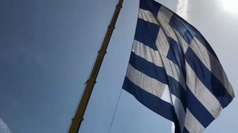 Αλεξανδρούπολη: Επαρση της μεγαλύτερης ελληνικής σημαίας (600 τ.μ.)