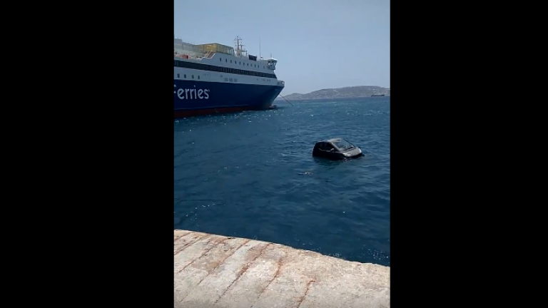 Αυτοκίνητο έπεσε και... επιπλέει στο λιμάνι της Μυκόνου! (ΒΙΝΤΕΟ)