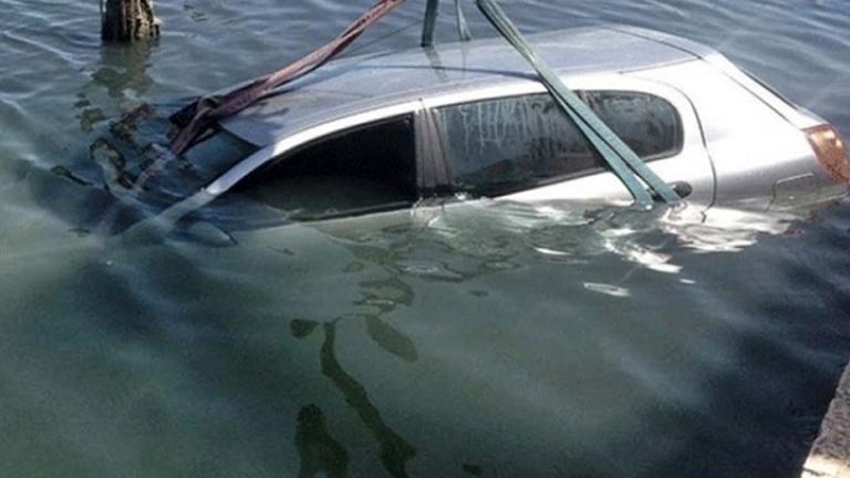 Σαλαμίνα: Αυτοκίνητο έπεσε στη θάλασσα-Στο νοσοκομείο με κατάγματα η οδηγός