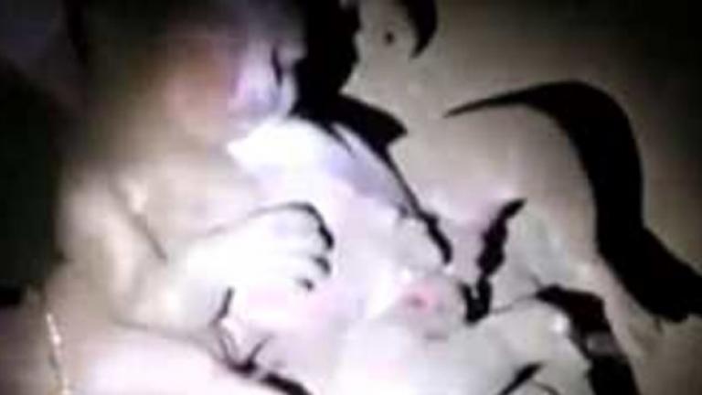 Θαμμένο επί επτά ώρες, ένα νεογέννητο κατάφερε να επιζήσει (ΦΩΤΟ-ΒΙΝΤΕΟ)