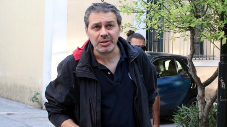 Συνελήφθη ο Στέφανος Χίος για το προκλητικό εξώφυλλο της εφημερίδας του, "Μακελειό" (ΦΩΤΟ)