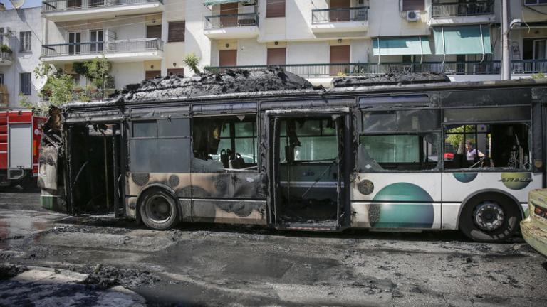 Κάτω Πατήσια: Λαμπάδιασε γεμάτο λεωφορείο του ΟΑΣΑ εν κινήσει 