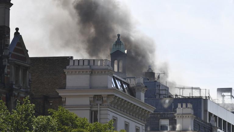 Συναγερμός στην καρδιά του Λονδίνου: Μεγάλη φωτιά σε ξενοδοχείο στο Hyde Park (LIVE-ΦΩΤΟ)