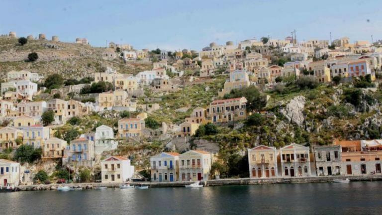 Tageszeitung: Οι εκλογές στην Τουρκία και ο Ερντογάν κόβουν τον τουρισμό στα ελληνικά νησιά  