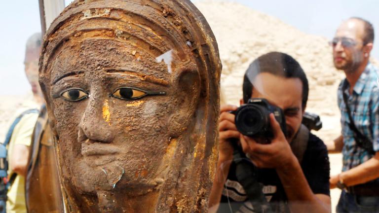  Αρχαιοελληνικής τεχνοτροπίας η επιχρυσωμένη μάσκα μούμιας που βρέθηκε στην Αίγυπτο 