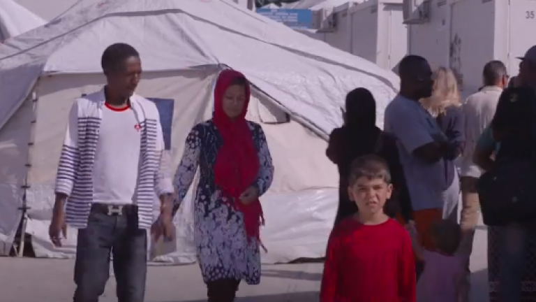 Γροθιά στο μαχαίρι το ρεπορτάζ του BBC με ανήλικα προσφυγόπουλα που προσπαθούν να αυτοκτονήσουν στη Μόρια