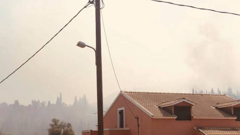 Επικίνδυνη φωτιά στην Κέρκυρα - Το χωριό Ραχτάδες έχει ήδη εκκενωθεί 