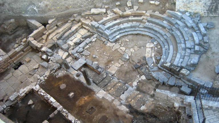 Άρτα: Ψηφιδωτό από τον 4ο π.Χ. αιώνα αποκαλύφθηκε στο Μικρό Θέατρο της Αμβρακίας 