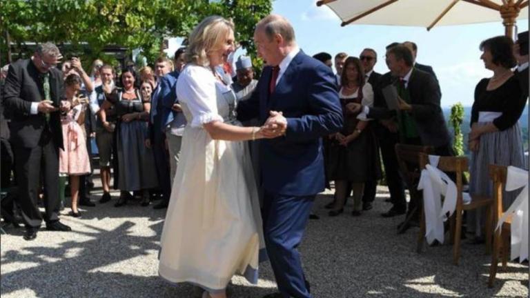 Χορός του Πούτιν με τη νύφη, στον γάμο της Αυστριακής υπουργού Εξωτερικών
