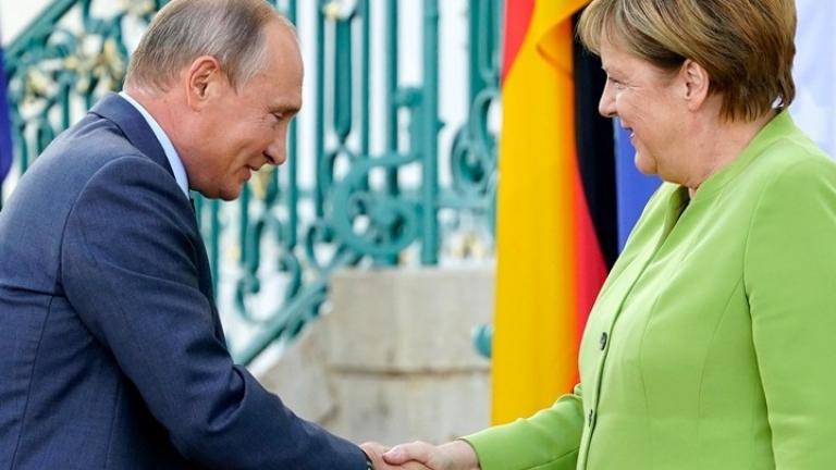 Μέρκελ-Πούτιν: «Καλή θέληση» για συνεργασία στην επίλυση διεθνών διενέξεων