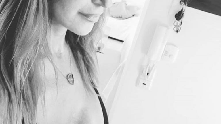 Βίκυ Χατζηβασιλείου: Έριξε το Instagram με το σέξι μαγιό της