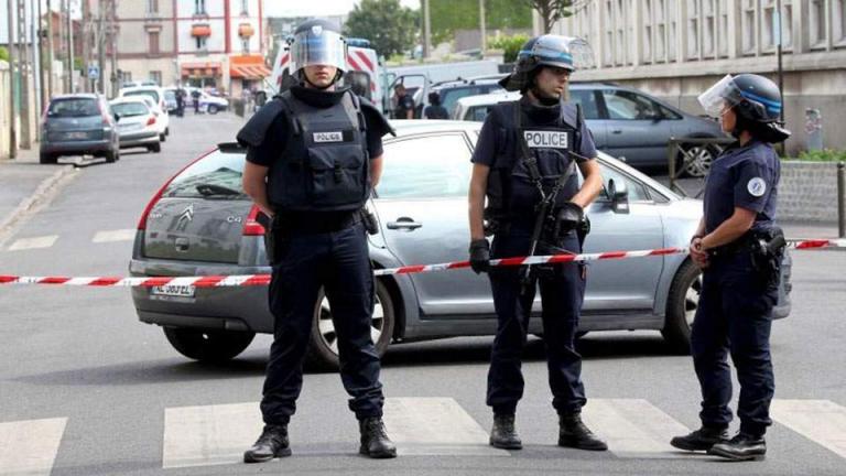 Παρίσι: Η αστυνομία ψάχνει βόμβα σε όχημα 
