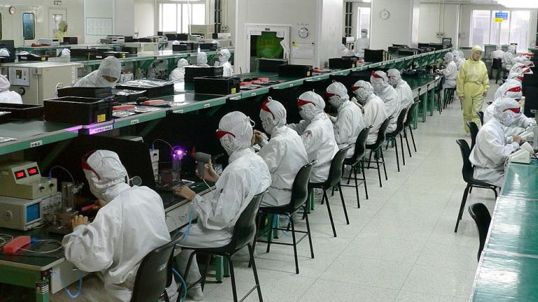 Ο Τραμπ καλεί την Apple να παράγει τις συσκευές της στις ΗΠΑ και όχι στην Κίνα