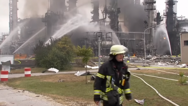 Γερμανία: Υπό έλεγχο η φωτιά από έκρηξη σε διυλιστήριο (ΒΙΝΤΕΟ)