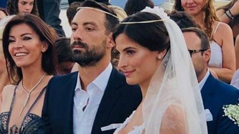 Η Χριστίνα Μπόμπα και ο Σάκης Τανιμανίδης παντρεύτηκαν στη Σίφνο-Εντύπωση από την μπομπονιέρα τους (ΦΩΤΟ)