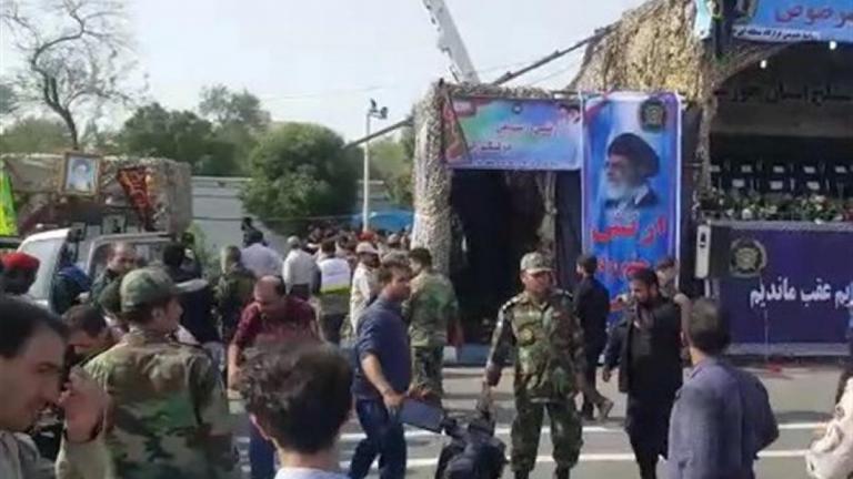 Ιράν: Βίντεο-σοκ από την αιματηρή επίθεση στη διάρκεια στρατιωτικής παρέλασης